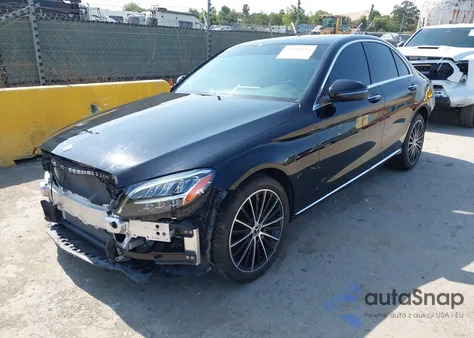 2021 Mercedes-Benz C 300 Sedan z USA, uszkodzony, nr VIN W1KWF8DB1MR609558